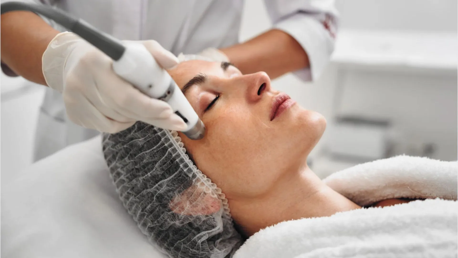 エアジェットの施術を受けるイメージ